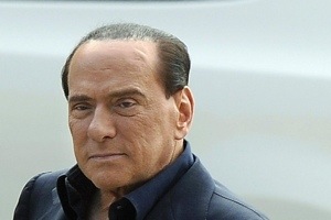 Berlusconi:  mio dovere continuare a restare in campo, per offrire una alternativa ai poteri non democratici – perché non eletti dal popolo – che loro sì irresponsabilmente vogliono mettere in ginocchio il nostro Paese